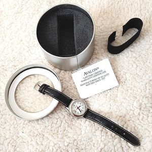 🕑 NWT Unisex Avalon Watch